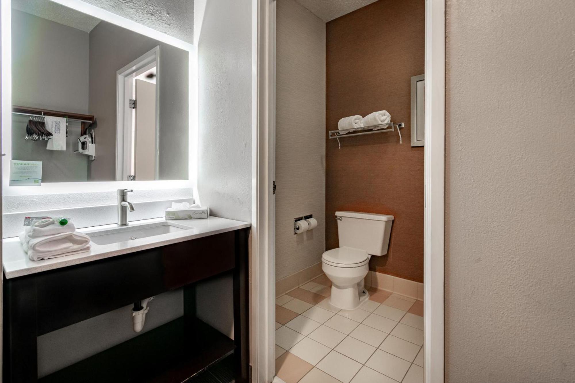 Wingate By Wyndham Great Falls Exterior photo